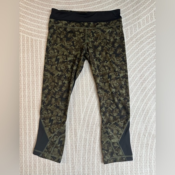 Lululemon Leggings Womens Sz 6 Crop Inspire Run Green Military Gym Workout Yoga - Picture 4 of 11